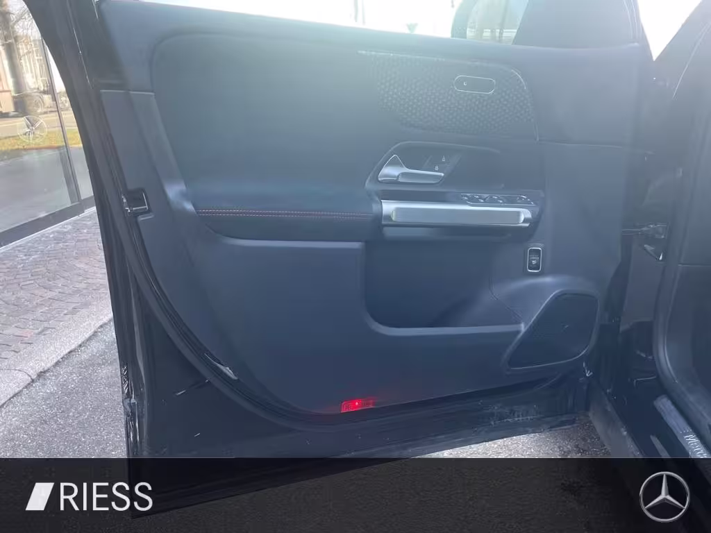 Mercedes-Benz GLB 200 d 4M AMG+AHK+PANO+MULTIBEAM+HANDS-FREE+ GLB 200 - Bild 4