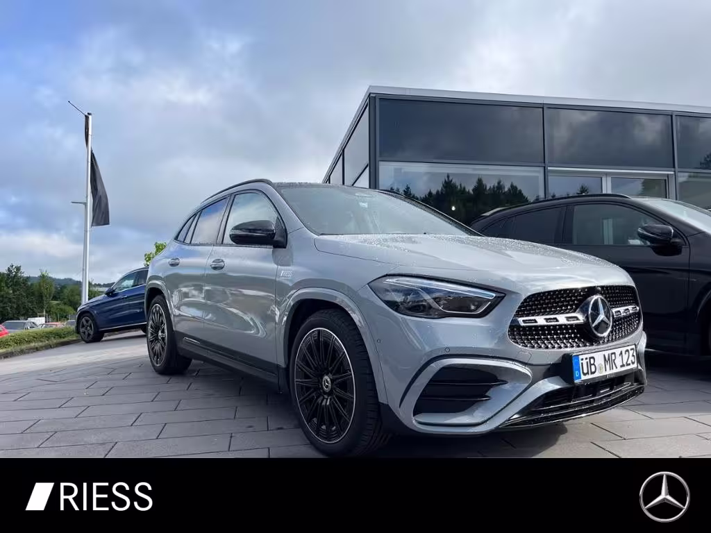 Mercedes-Benz GLA 200 AMG+AHK+PANO+MULTIBEAM+MEMORY+SPECIAL-ED