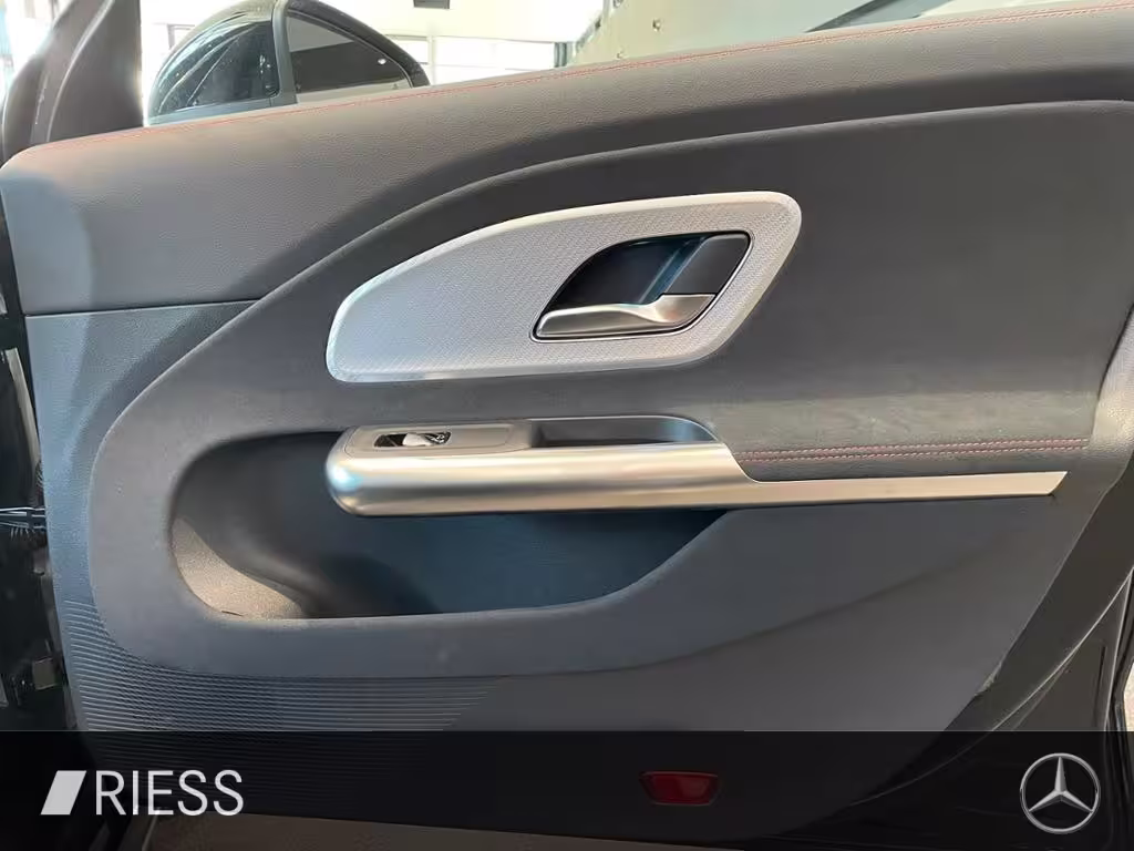 Mercedes-Benz CLA 180 NEU+C178+AMG+DISTR+KEYL+MULTIBEAM+TOTWKL CLA 180 - Bild 12
