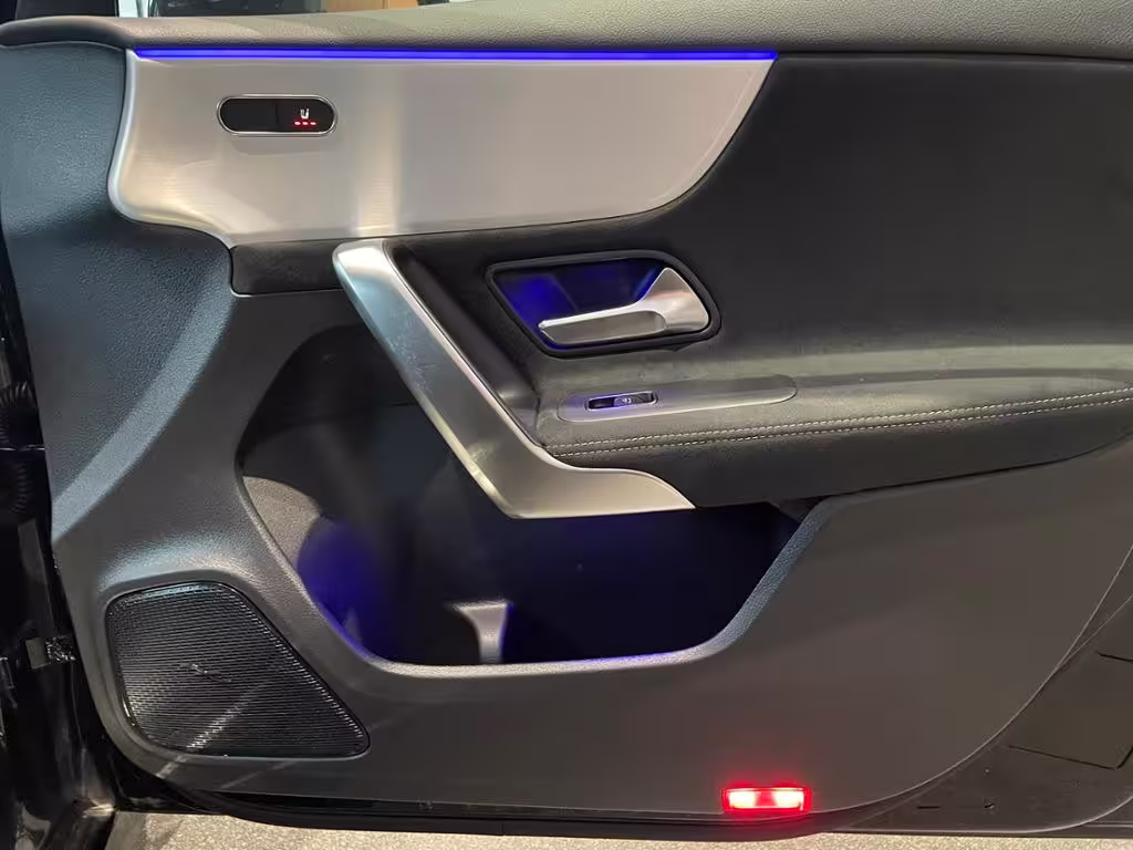 Mercedes-Benz A 180 Kompaktlimousine 360 AHK AUT DynLicht Kam. - Bild 12