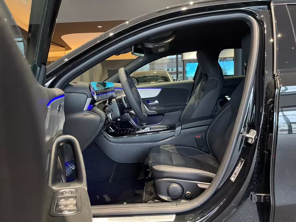 Mercedes-Benz A 180 Kompaktlimousine 360 AHK AUT DynLicht Kam. - Bild 2