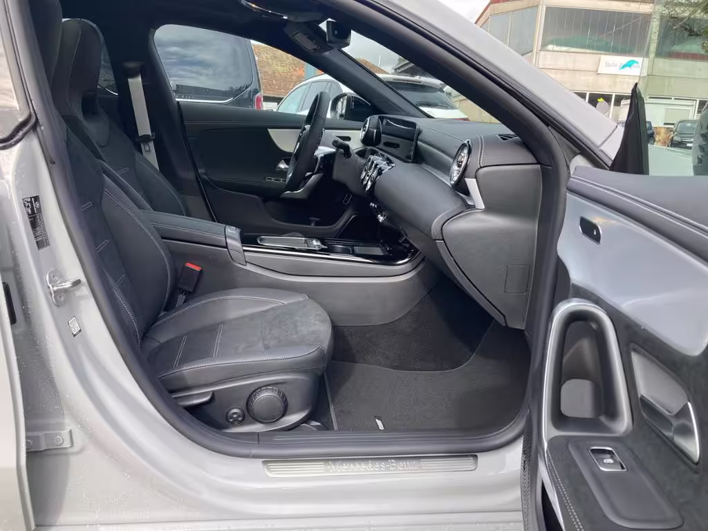 Mercedes-Benz CLA 200 d Coupé AMG+AHK+PANO+KEYL+DISTRO+STDHZG+ CLA 200 - Bild 17