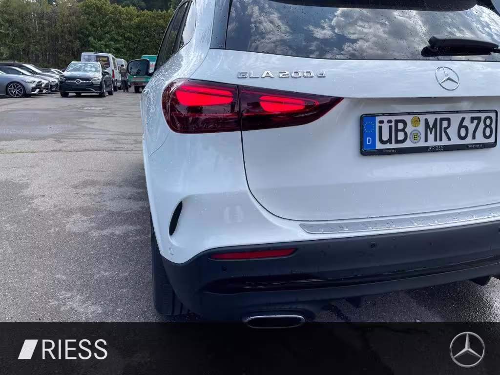 Mercedes-Benz GLA 200 d 4M AMG+AHK+DISTR+MULTIB+360°+THERM+UVM GLA 200 - Bild 18