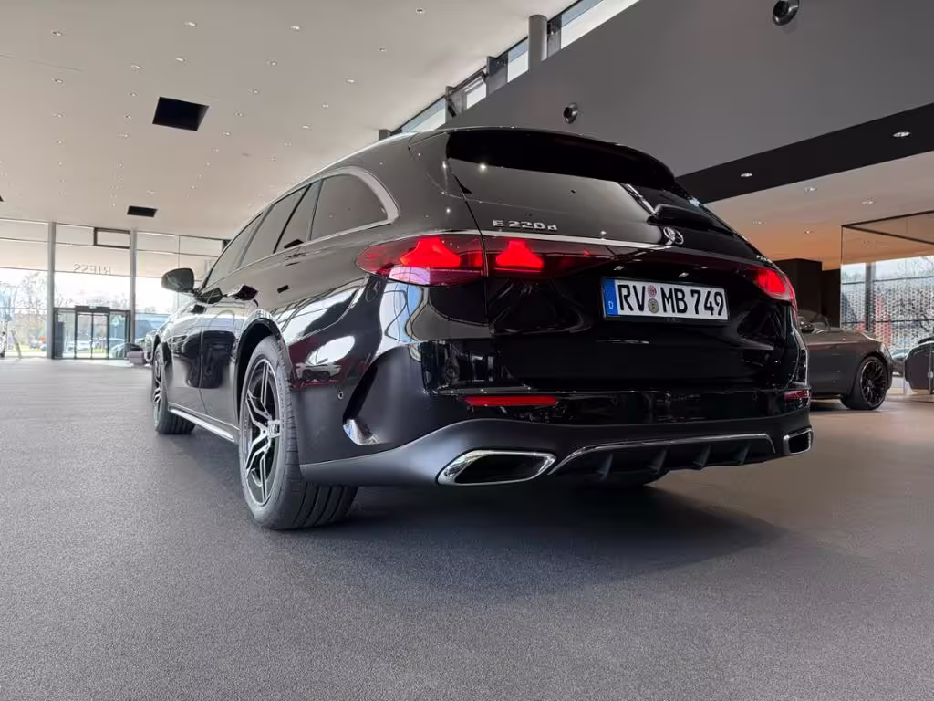 Mercedes-Benz E 220 d T 4M AMG+PANO+DISTRONIC+DIGI LIGHT+KEYL+ E 220 - Bild 17
