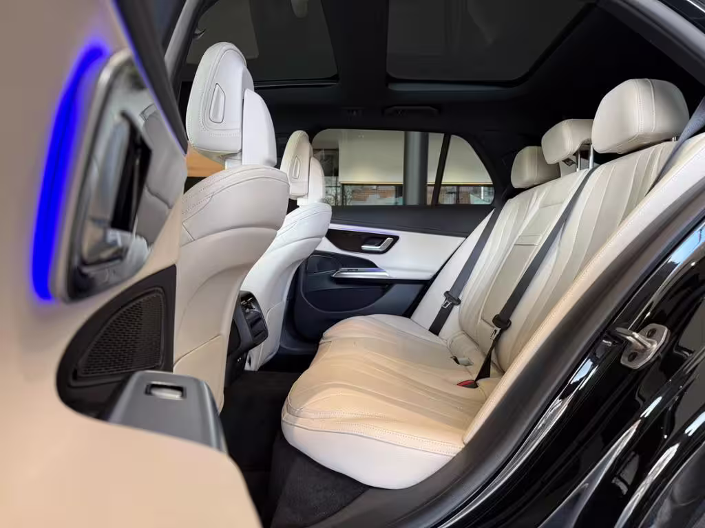 Mercedes-Benz E 220 d T 4M AMG+PANO+DISTRONIC+DIGI LIGHT+KEYL+ E 220 - Bild 4