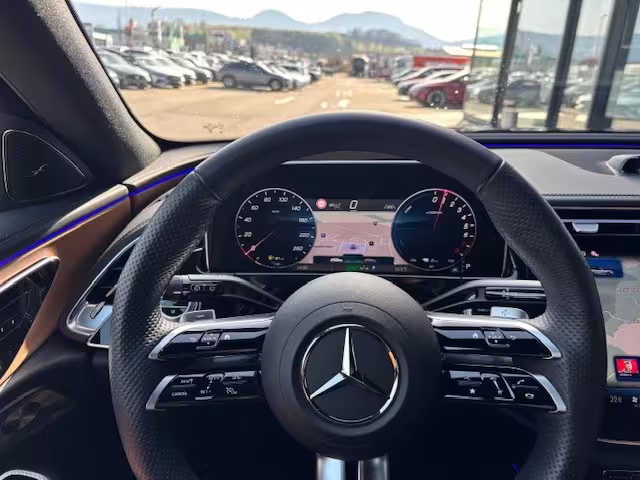 Mercedes-Benz E 300 e AMG Sport Night Superscreen Pano AHK - Bild 12