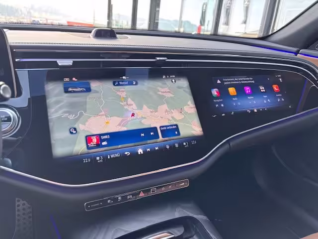 Mercedes-Benz E 300 e AMG Sport Night Superscreen Pano AHK - Bild 13