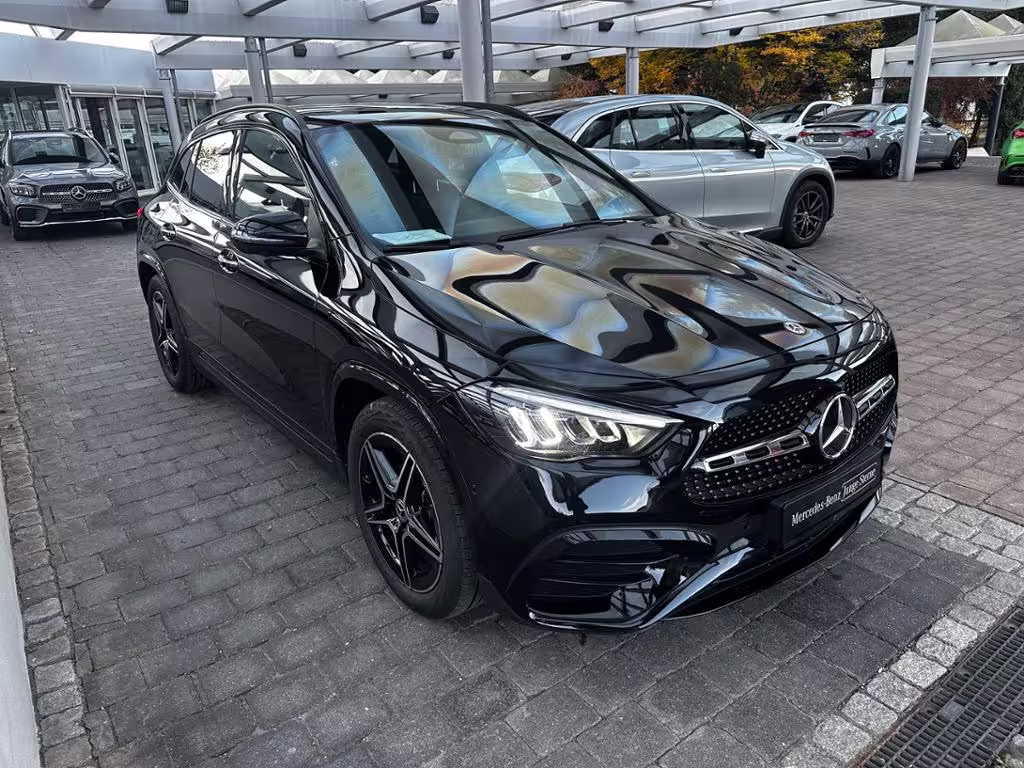 Mercedes-Benz GLA 200 AMG Sport Night Distr Pano AHK Ambi 19 - Bild 3