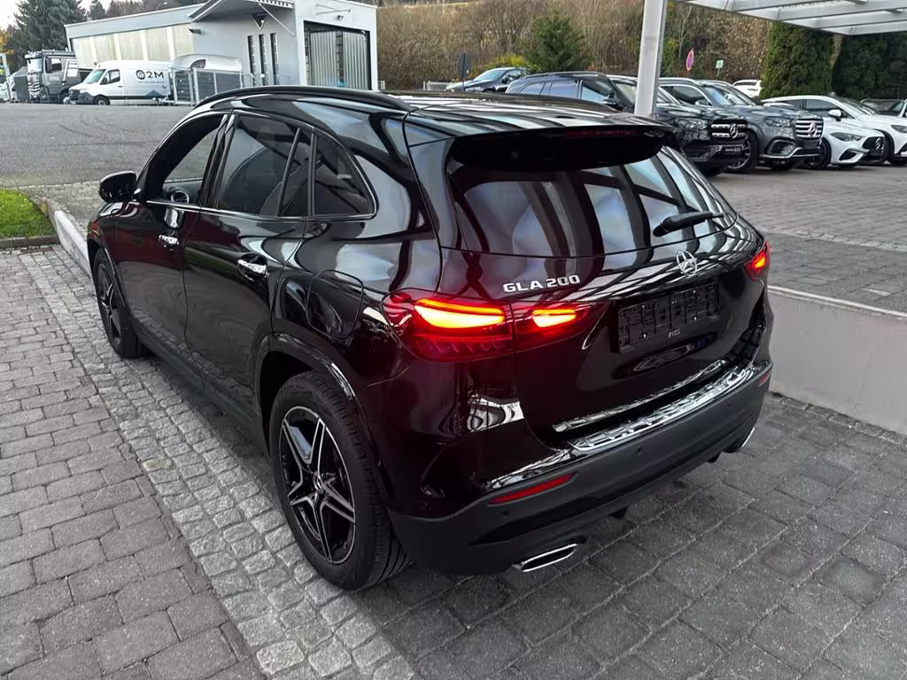 Mercedes-Benz GLA 200 AMG Sport Night Distr Pano AHK Ambi 19 - Bild 5