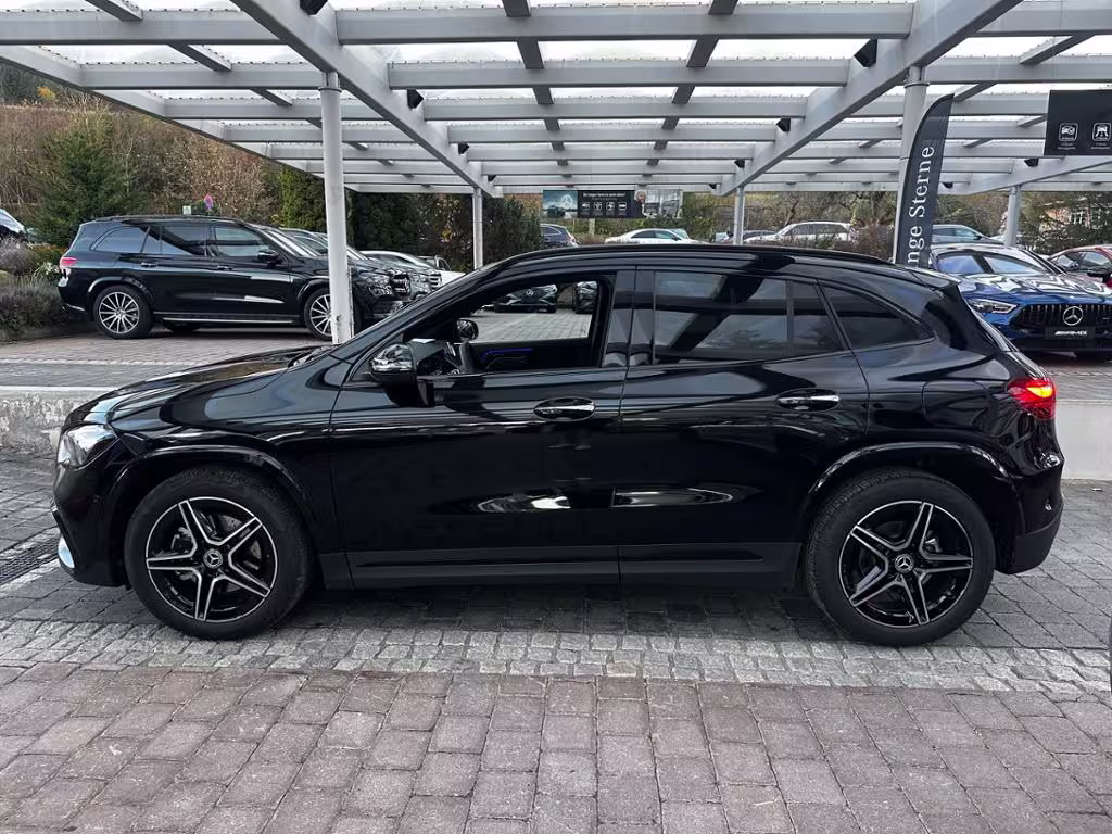 Mercedes-Benz GLA 200 AMG Sport Night Distr Pano AHK Ambi 19 - Bild 6