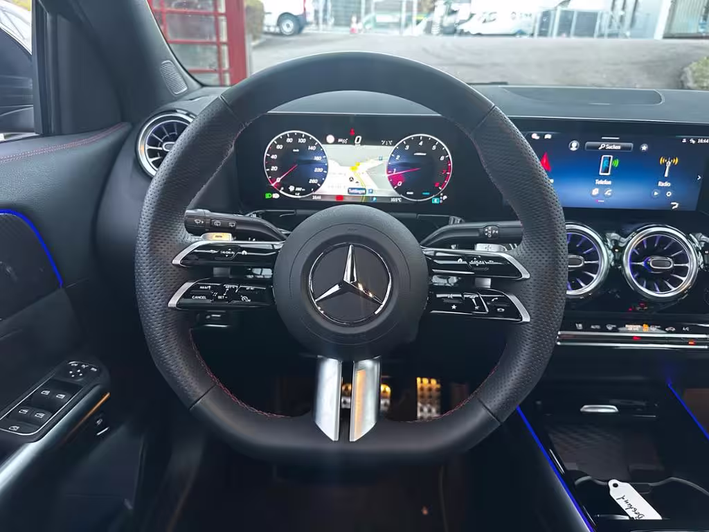 Mercedes-Benz GLA 200 AMG Sport Night Distr Pano AHK Ambi 19 - Bild 9