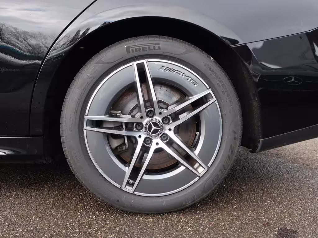 Mercedes-Benz E 400 e 4MATIC AMG PREMIUM PANO DISTR 360° - Bild 3