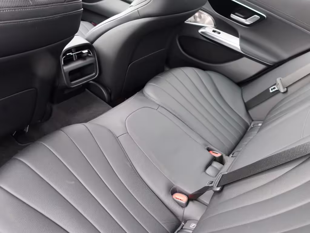 Mercedes-Benz E 400 e 4MATIC AMG PREMIUM PANO DISTR 360° - Bild 5