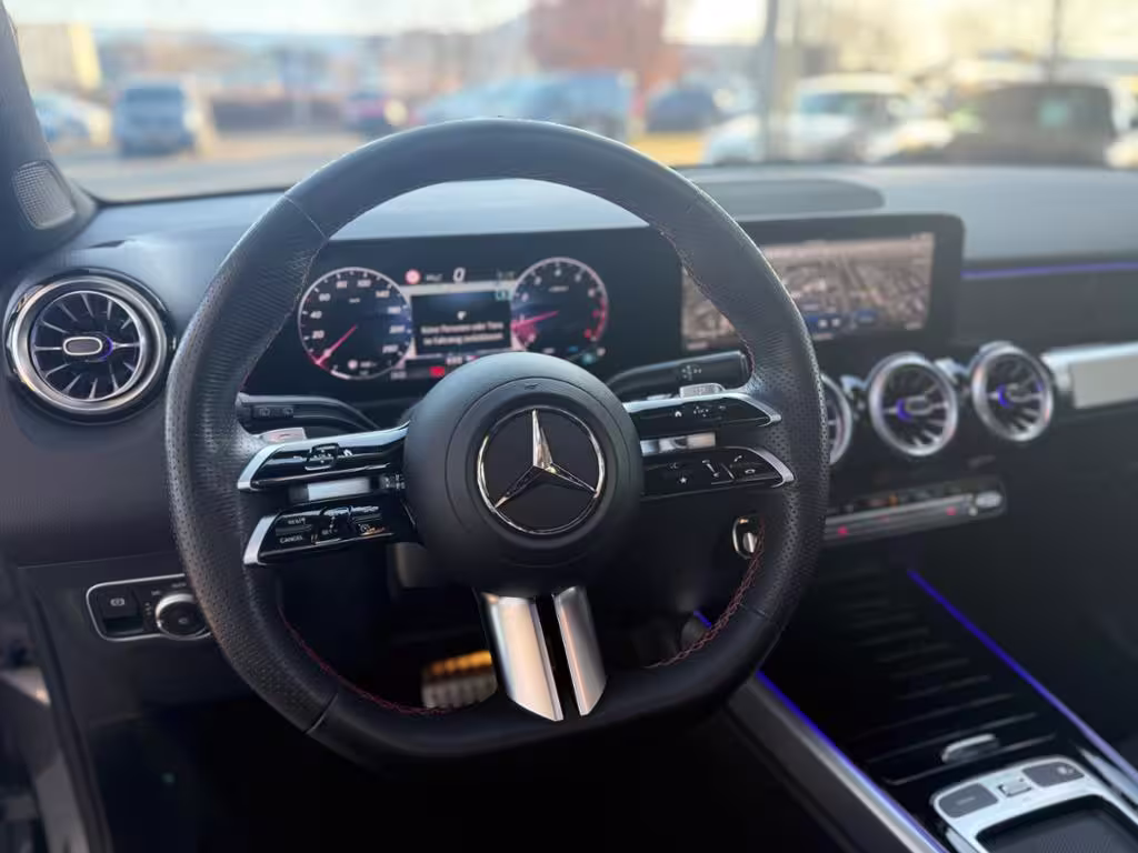 Mercedes-Benz GLB 220 4MATIC AMG PANO AHK MEMO AMBI KEYL KAM - Bild 12