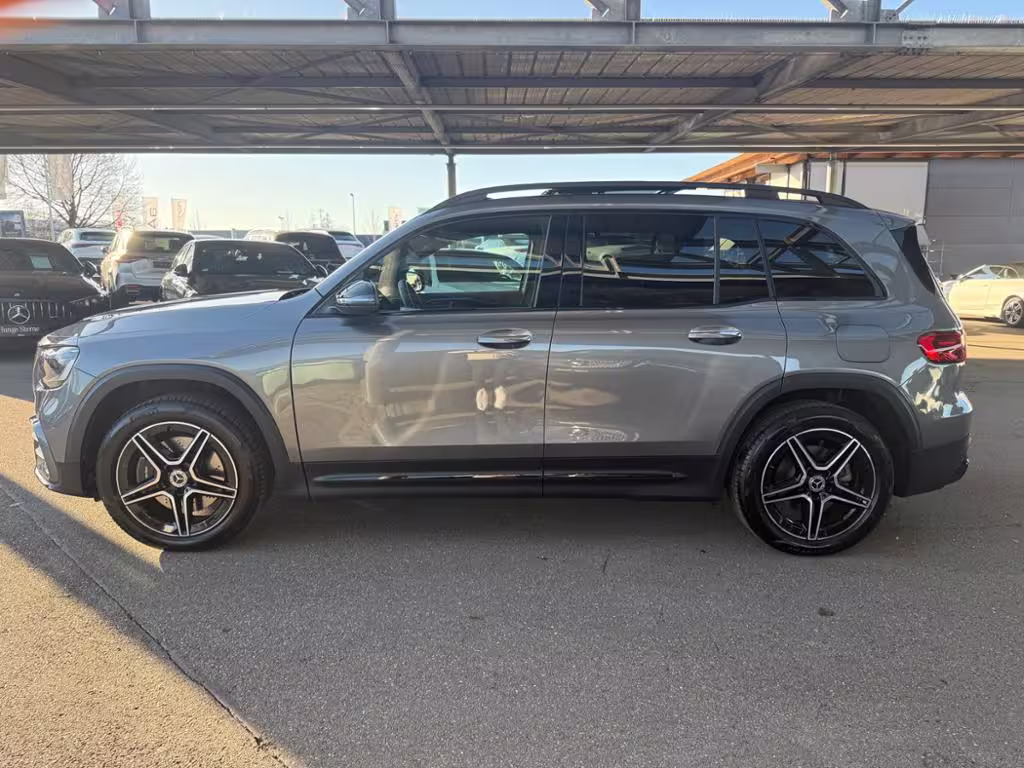 Mercedes-Benz GLB 220 4MATIC AMG PANO AHK MEMO AMBI KEYL KAM - Bild 2