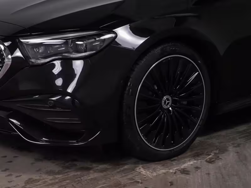 Mercedes-Benz E 220 d AMG Sport Night Distr Superscre Pano 20 - Bild 4