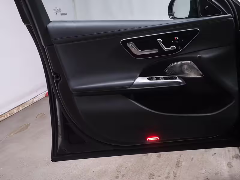 Mercedes-Benz E 220 d AMG Sport Night Distr Superscre Pano 20 - Bild 6