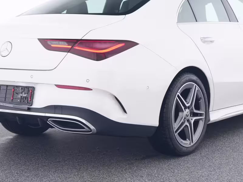 Mercedes-Benz CLA 180 AMG Sport Navi LED Pano Keyless W-Paket - Bild 4