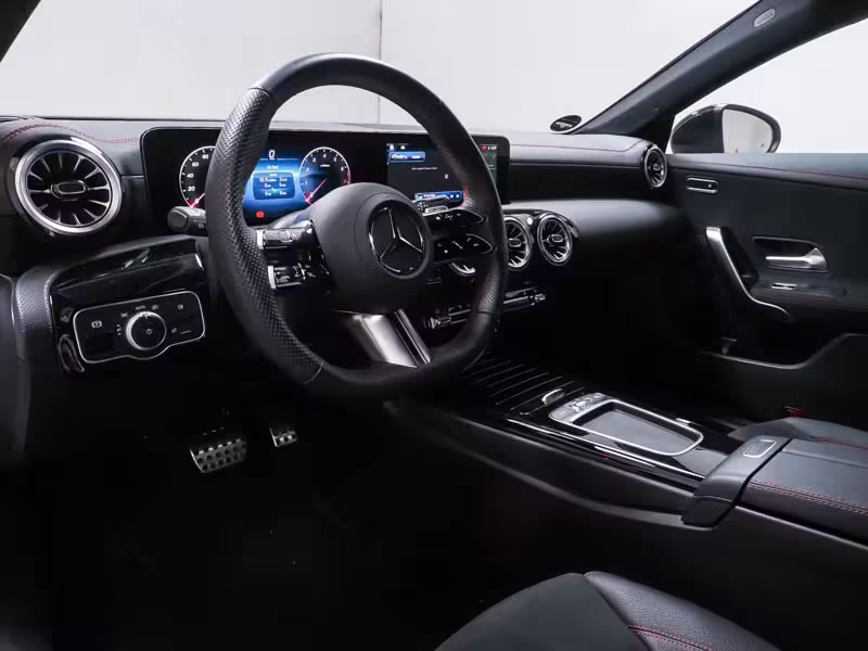 Mercedes-Benz CLA 200 Coupé AMG SPORT PANO STANDH NIGHT WINTER - Bild 5