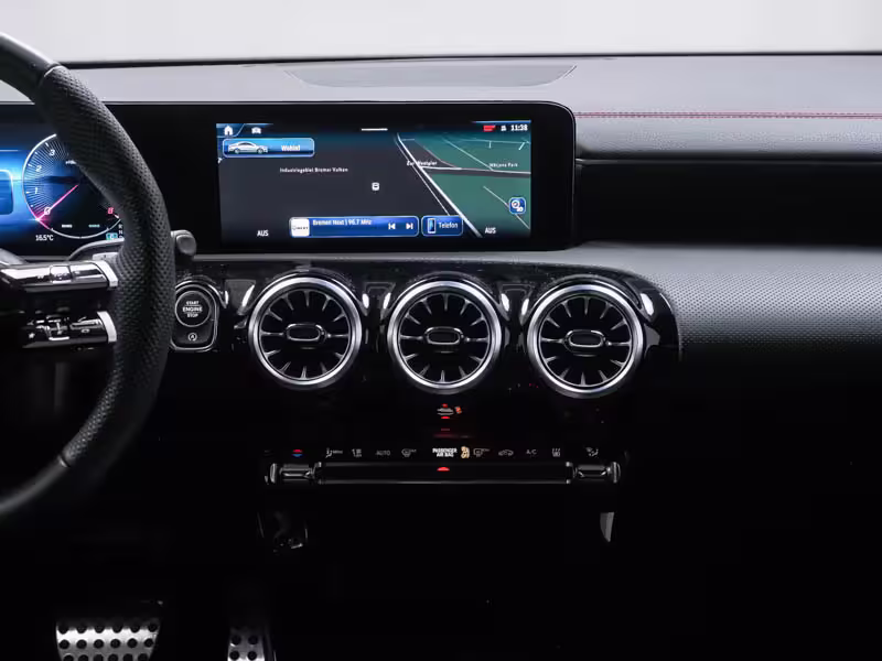 Mercedes-Benz CLA 200 Coupé AMG SPORT PANO STANDH NIGHT WINTER - Bild 6