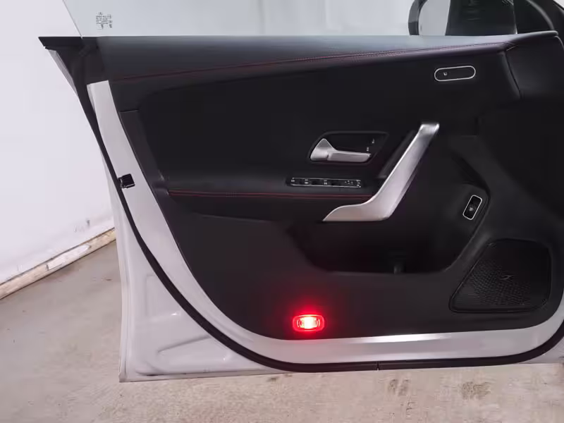 Mercedes-Benz CLA 200 Coupé AMG SPORT PANO STANDH NIGHT WINTER - Bild 9