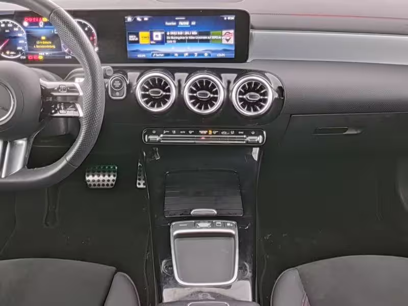 Mercedes-Benz CLA 200 d AMG Sport Night Distr Pano HUD Kam 19 - Bild 9