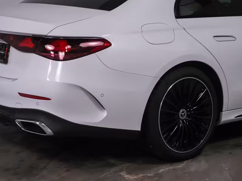 Mercedes-Benz E 220 d AMG Sport Night Distr Pano AHK Super 20 - Bild 4