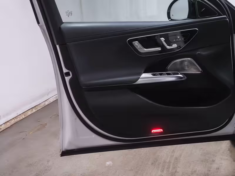 Mercedes-Benz E 220 d AMG Sport Night Distr Pano AHK Super 20 - Bild 9