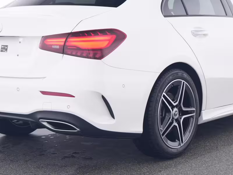 Mercedes-Benz A 220 d Limousine AMG Sport Night Pano AHK Kamera A 220 - Bild 4