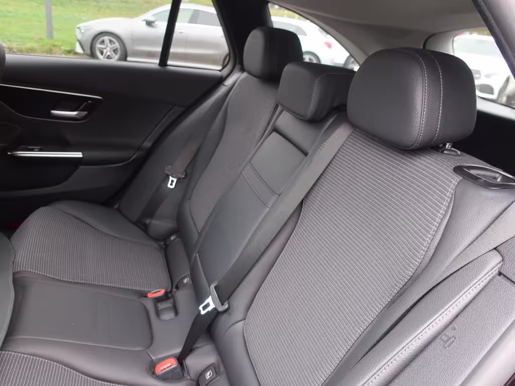Mercedes-Benz C 300 e T-Modell Head-up Totw 360° Night C 300 - Bild 7