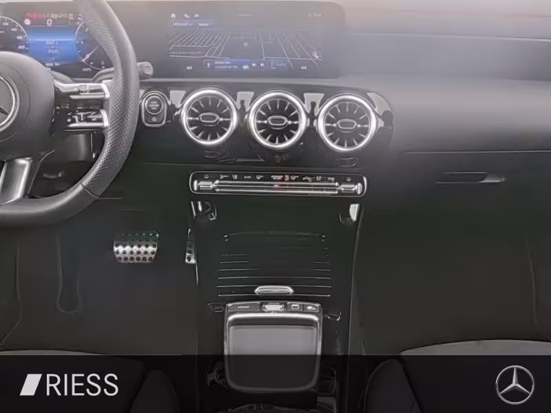 Mercedes-Benz CLA 200 d Coupé 360 AUT DynLicht Fernlichtass. CLA 200 - Bild 10