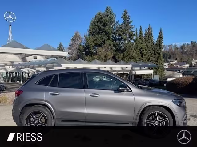 Mercedes-Benz GLA 200 AMG Sport Night Distr Pano AHK 19 GLA 200 - Bild 11