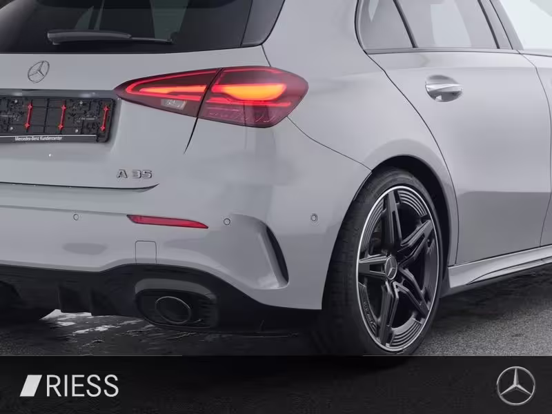 Mercedes-Benz A 35 AMG 4MATIC  Kompaktlimousine Alpin grau Night Pano 19 A 35 AMG - Bild 5