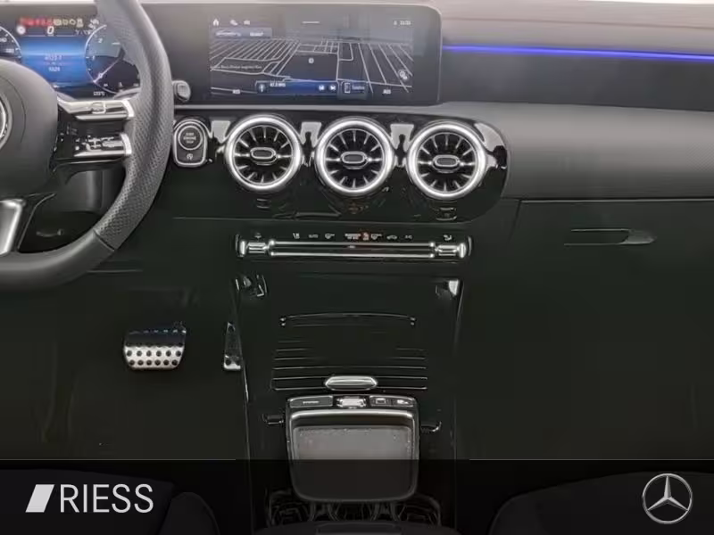 Mercedes-Benz CLA 200 d Coupé AMG PANO KEYL AMBI 360° MULTIB CLA 200 - Bild 10