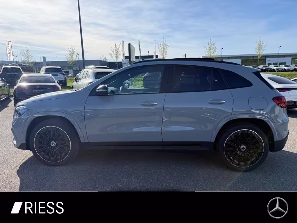 Mercedes-Benz GLA 200 AMG Sport Night Distr Pano AHK 360 19 GLA 200 - Bild 3