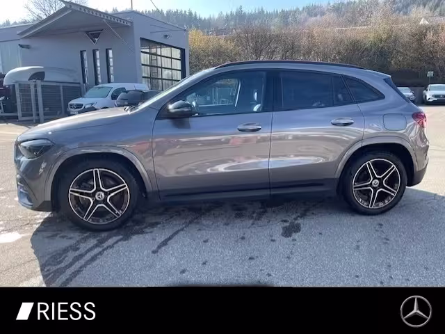 Mercedes-Benz GLA 200 AMG Sport Night Distr AHK Pano GLA 200 - Bild 3