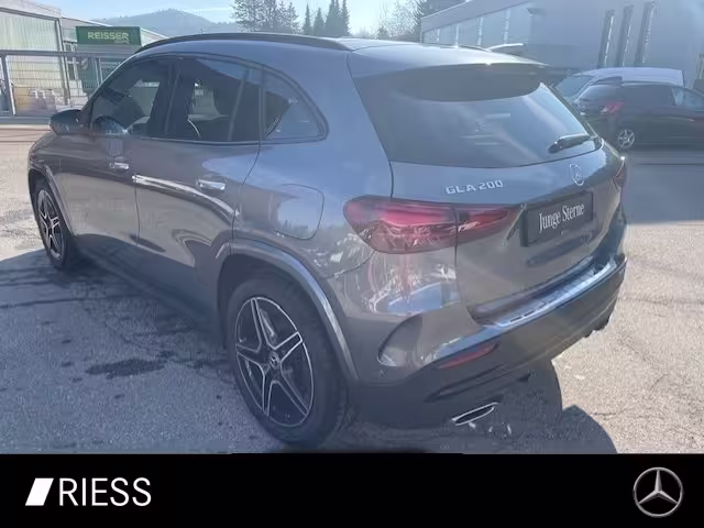 Mercedes-Benz GLA 200 AMG Sport Night Distr AHK Pano GLA 200 - Bild 4