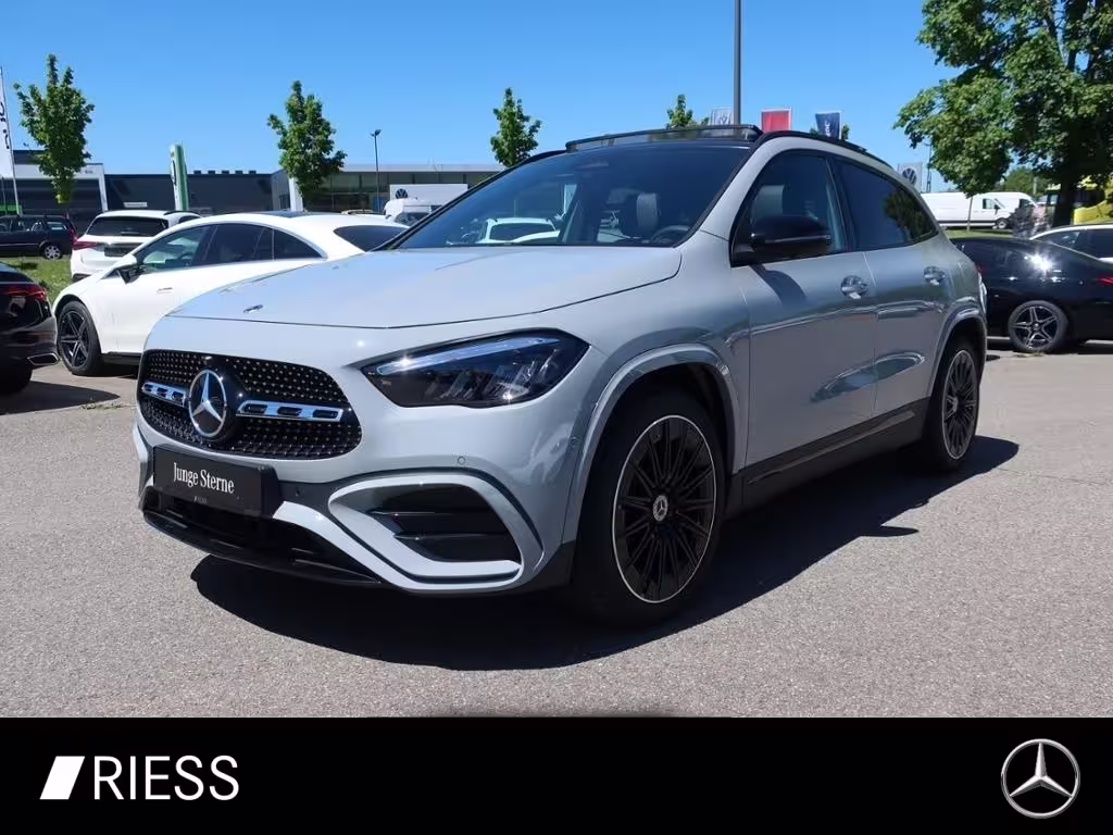 Mercedes-Benz GLA 200 AMG Sport Night Distr Pano AHK 360 20