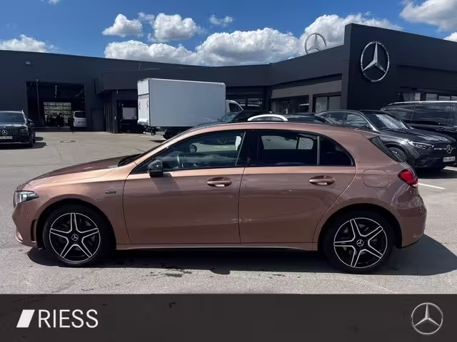 Mercedes-Benz A 250 e Kompaktlimousine AMG-NIGHT-PANO-EDITION A 250 - Bild 4