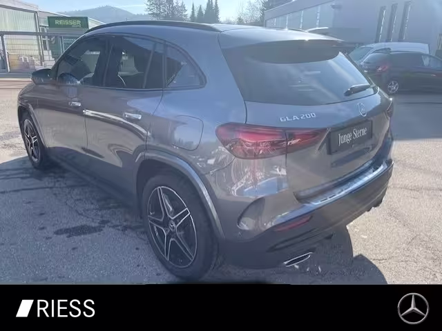 Mercedes-Benz GLA 200 AMG Sport Night Distr Pano AHK 360 20 GLA 200 - Bild 4