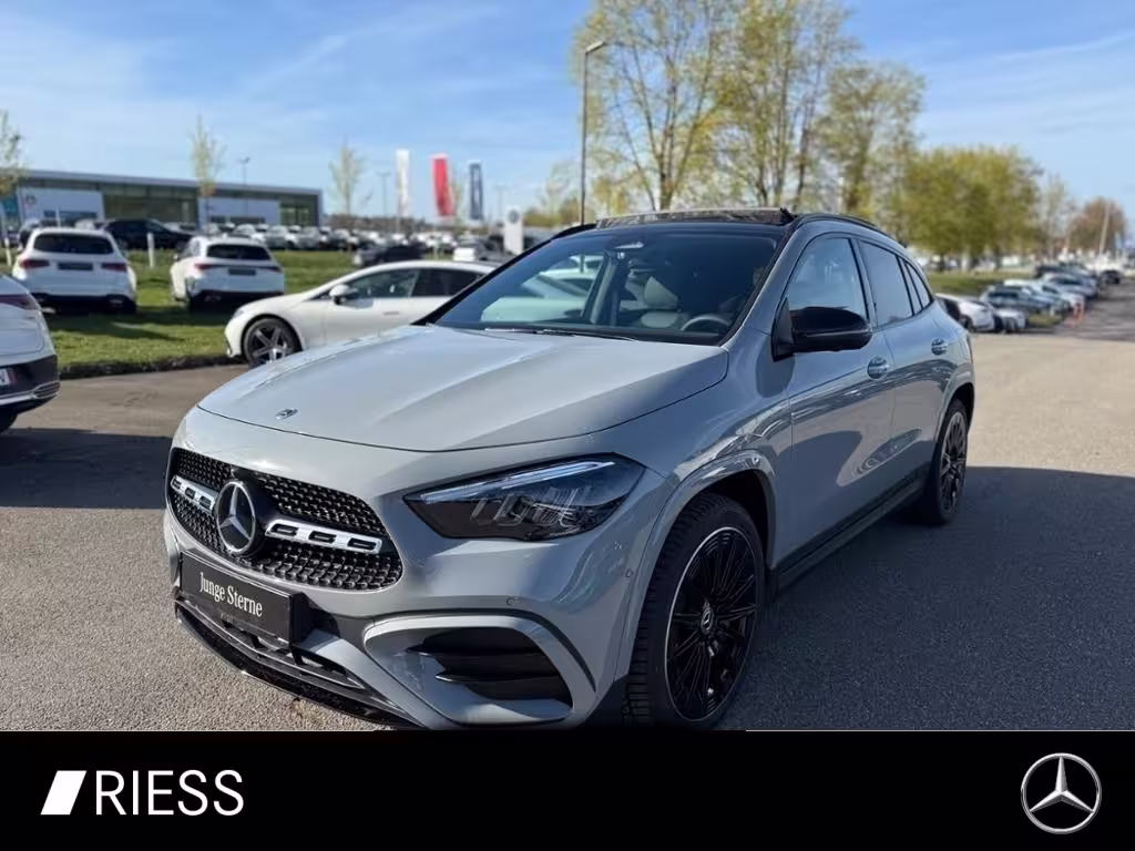 Mercedes-Benz GLA 200 AMG Sport Night Distr Pano AHK Keyl 360 19