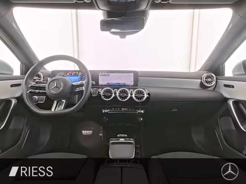Mercedes-Benz A 200 AMG Sport Navi LED Pano Keyless 18 Kamera A 200 - Bild 7