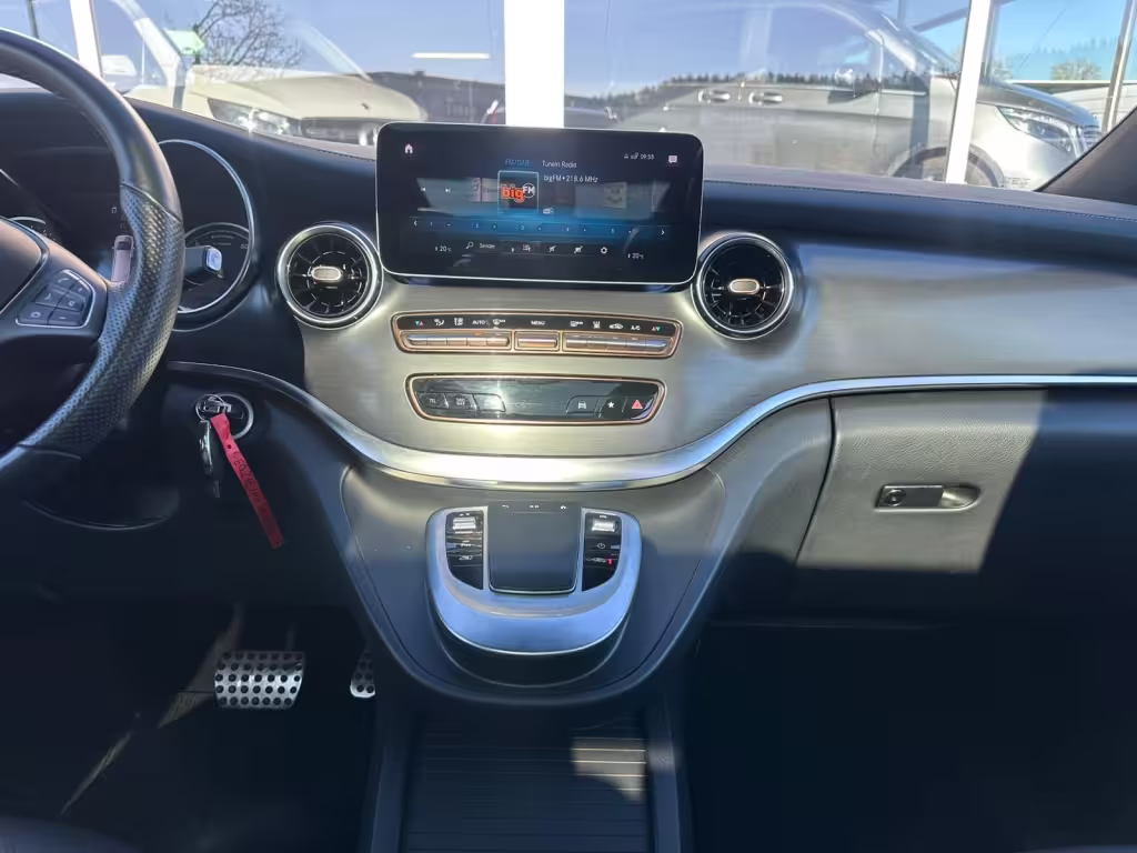 Mercedes-Benz EQV 300 AVANTGARDE/AIRMATIC/PANO/MBUX/NAVI/BURMESTER/DISTRONIC/360°/ EQV - Bild 11