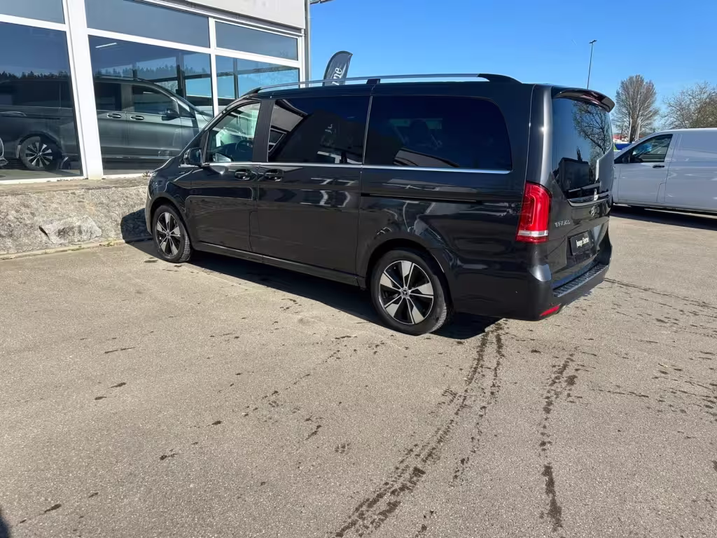 Mercedes-Benz EQV 300 AVANTGARDE/AIRMATIC/PANO/MBUX/NAVI/BURMESTER/DISTRONIC/360°/ EQV - Bild 4