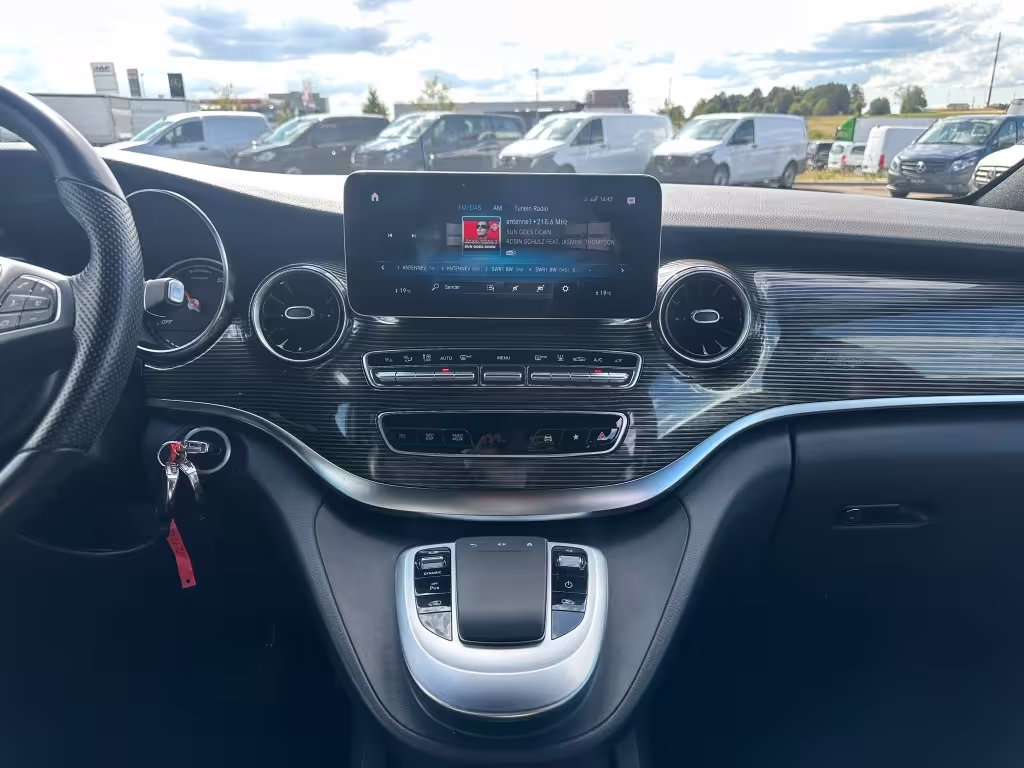 Mercedes-Benz EQV 300 AVANTGARDE/MBUX/LIEGE-PAKET/DISTRONIC/ELEKT.TÜREN/NAVI/360°/LED(ILS)/ EQV - Bild 11