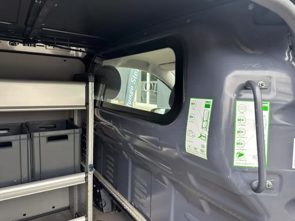 Mercedes-Benz eVito 111 KA/LANG/BOTTREGAL/PDC/KAMERA/KLIMA/35kWh/ eVito - Bild 8
