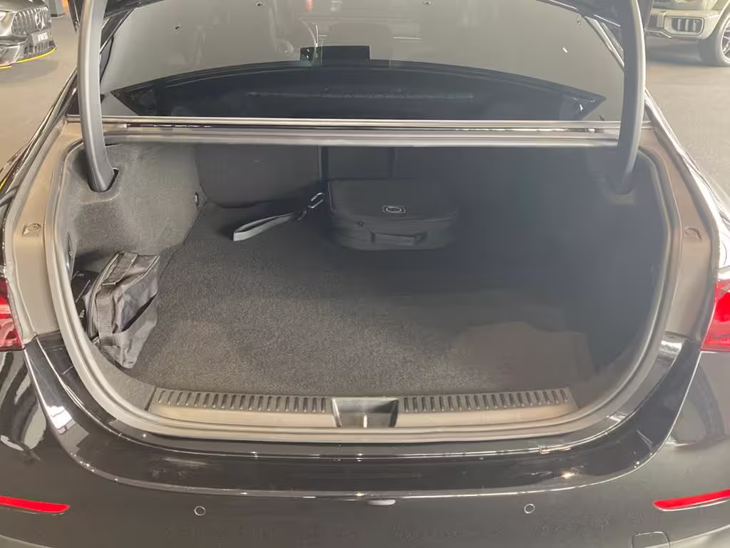 Mercedes-Benz E 300 de AMG PANO AHK  DISTRONIC KEYLESS E 300 - Bild 16