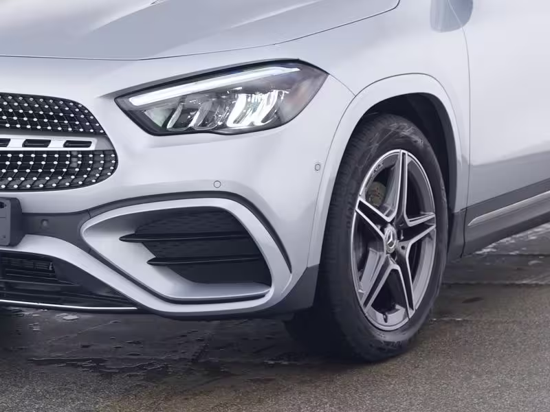 Mercedes-Benz GLA 200 AMG Adv. Navi PDC Kamera Keyless - Bild 3