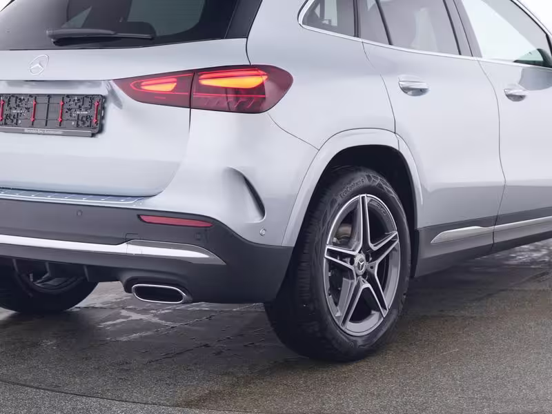 Mercedes-Benz GLA 200 AMG Adv. Navi PDC Kamera Keyless - Bild 4