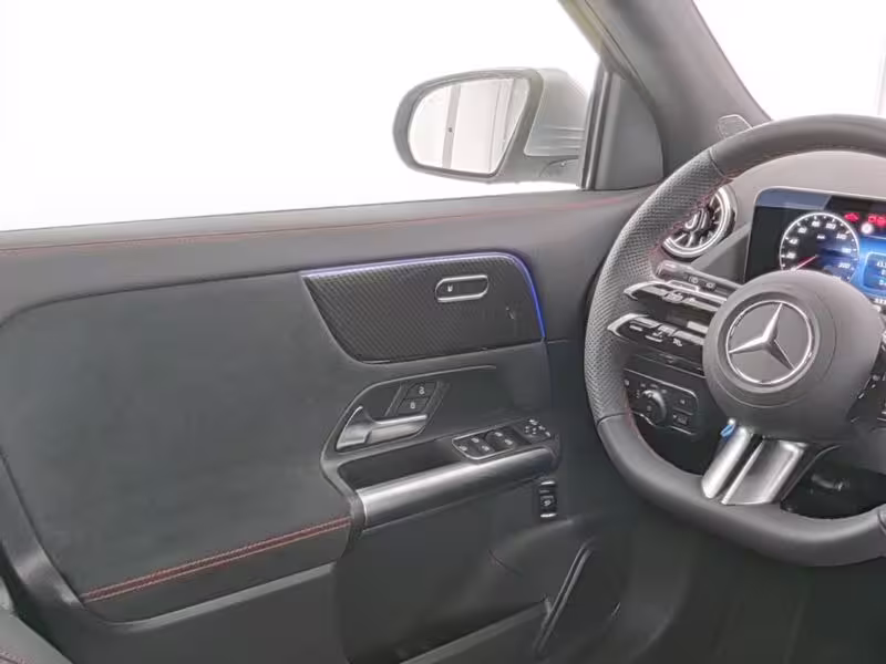 Mercedes-Benz GLA 200 AMG Adv. Navi PDC Kamera Keyless - Bild 8